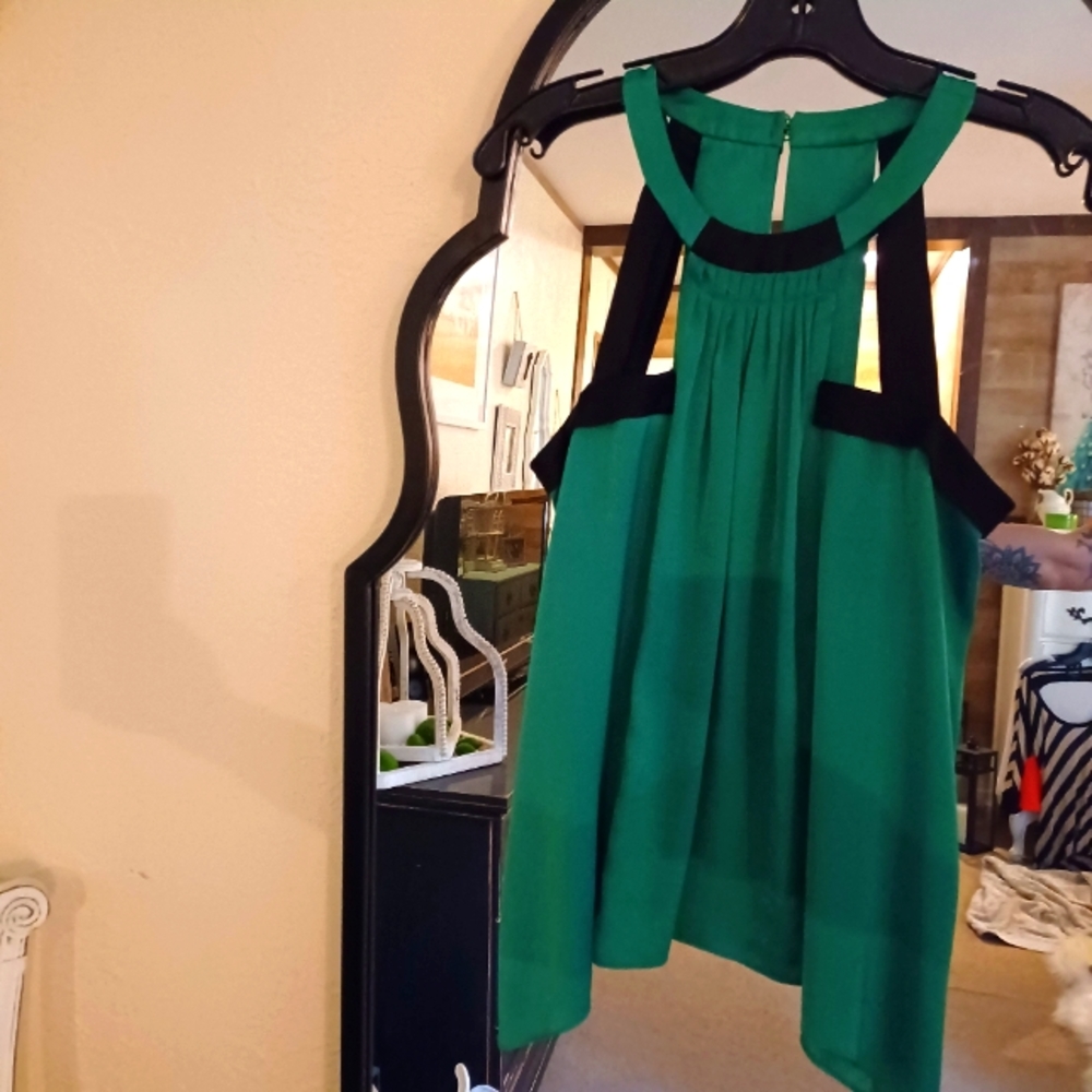 BCBGMAXAZRIA top
